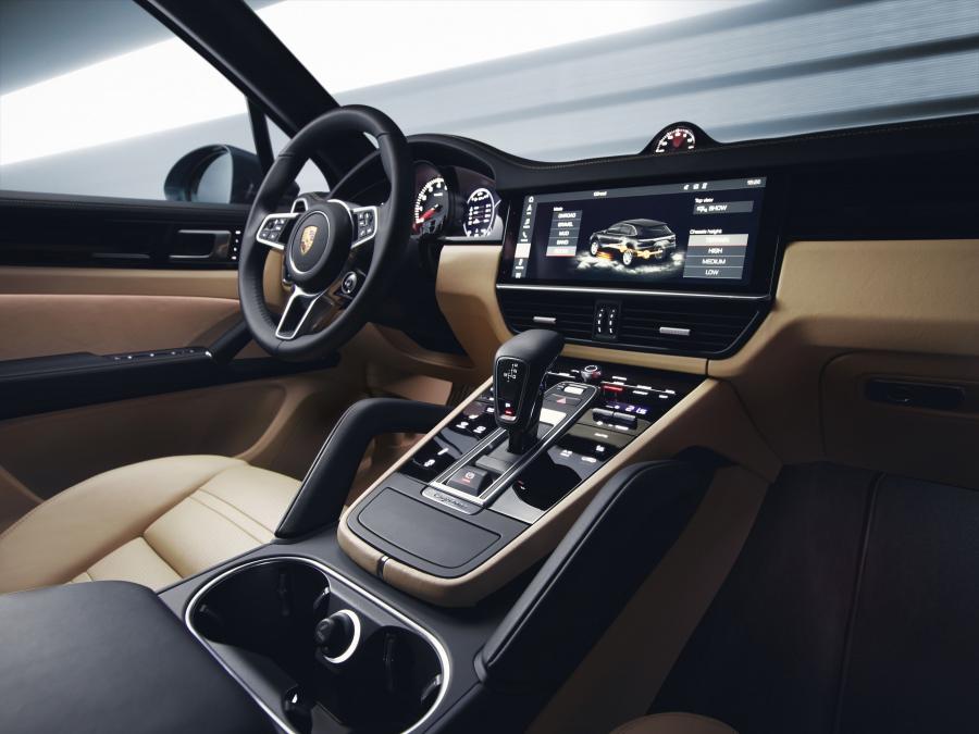 Интерьер Porsche Cayenne 2017 года  (WW) (фото 41 из 41)